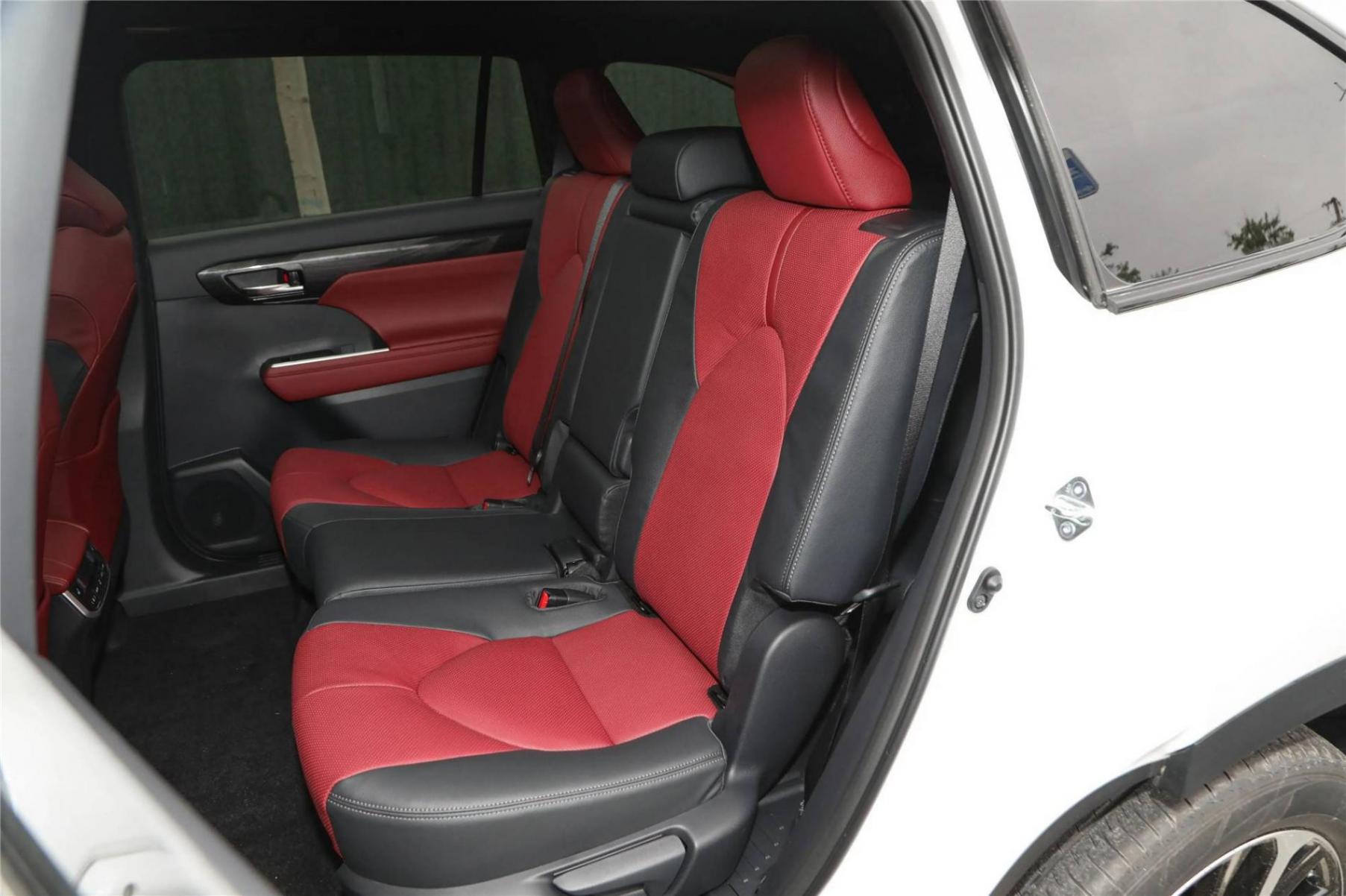 最高補貼2.3萬,大空間7座布局+2.5L雙擎混動,皇冠陸放香嗎?