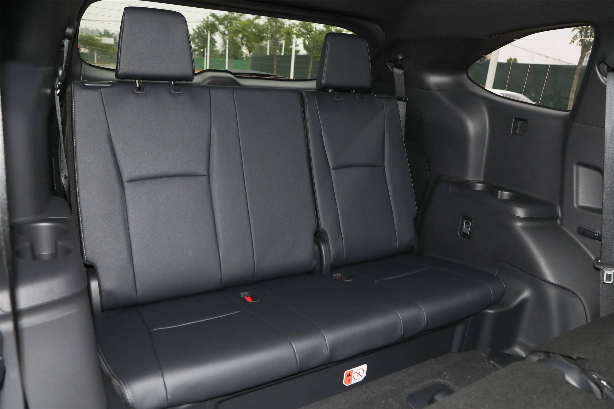 最高補貼2.3萬,大空間7座布局+2.5L雙擎混動,皇冠陸放香嗎?