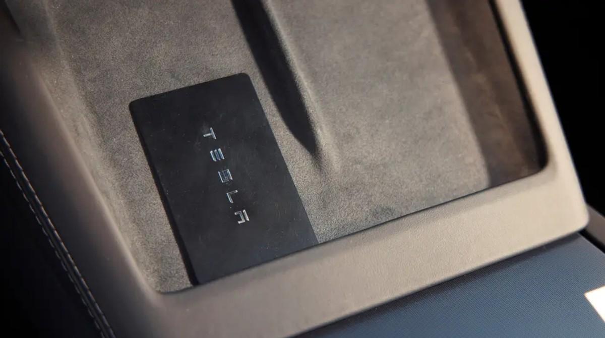 2024款特斯拉Model 3高性能版,4DU動(dòng)力系統(tǒng),剎車(chē)皮更換