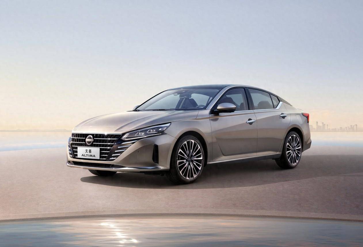 曾為B級車“王者”,如今不足15萬起售,日產天籟值得抄底嗎?
