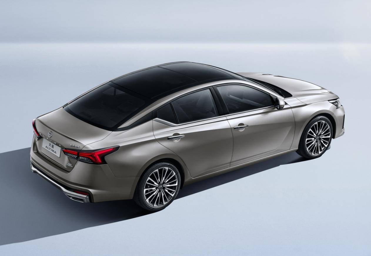 曾為B級車“王者”,如今不足15萬起售,日產天籟值得抄底嗎?