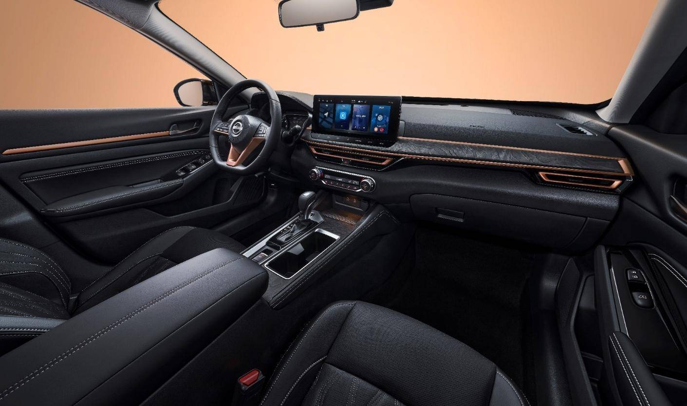 曾為B級車“王者”,如今不足15萬起售,日產天籟值得抄底嗎?