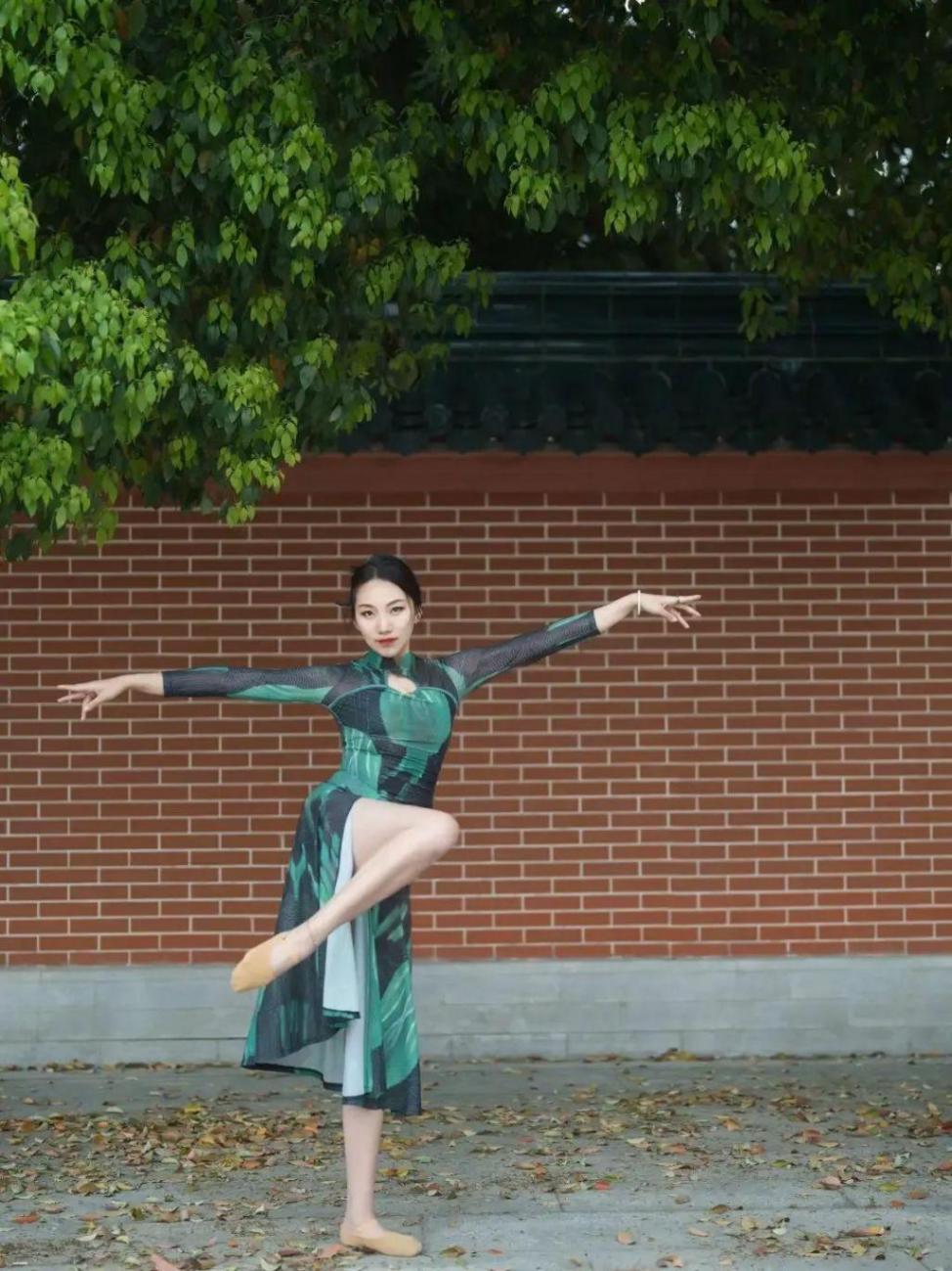 12歲就讀中國古典舞專業,一次訪友讓她選擇在閔行扎根