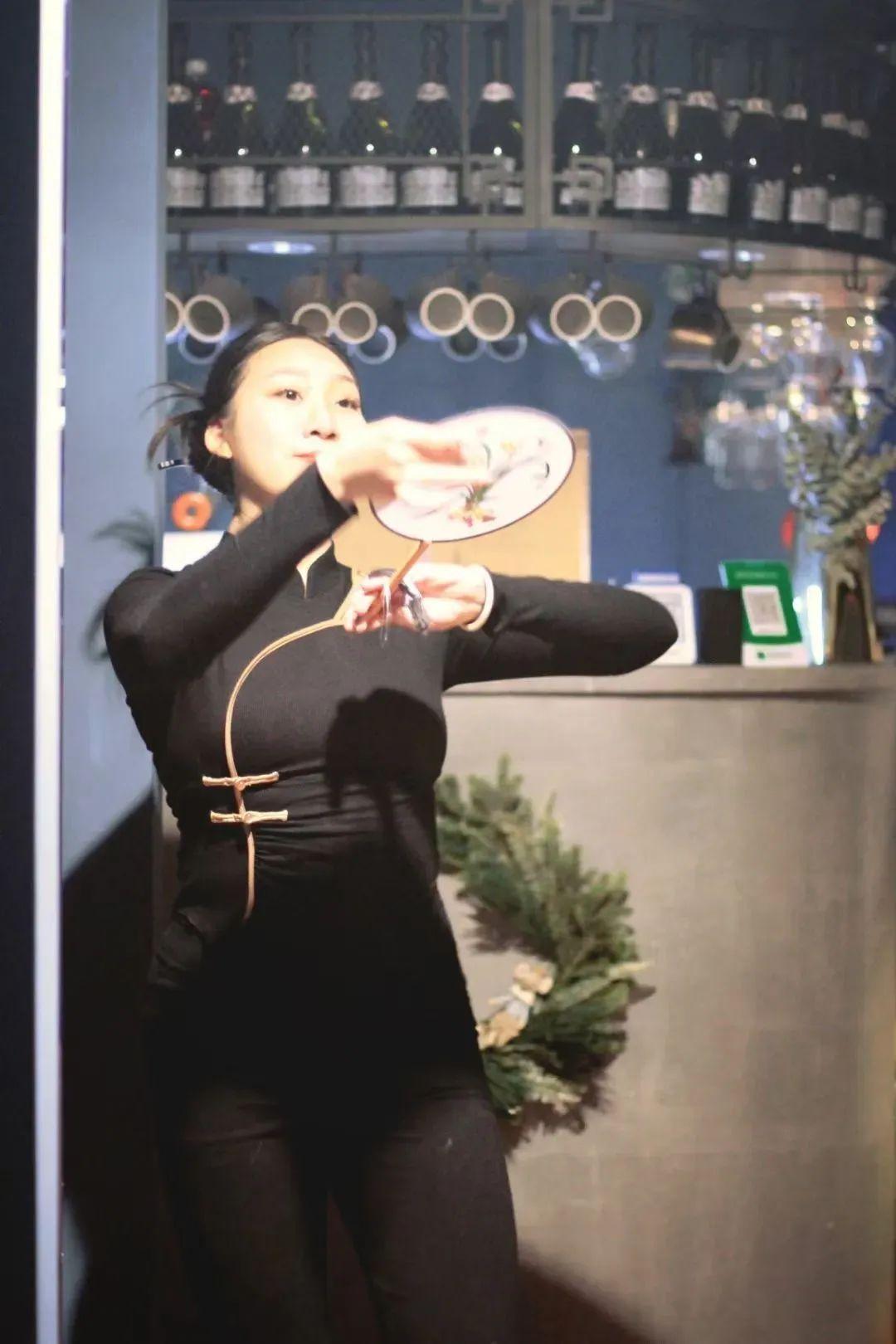 12歲就讀中國古典舞專業,一次訪友讓她選擇在閔行扎根