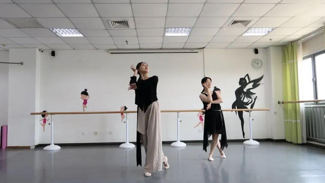 12歲就讀中國古典舞專業,一次訪友讓她選擇在閔行扎根