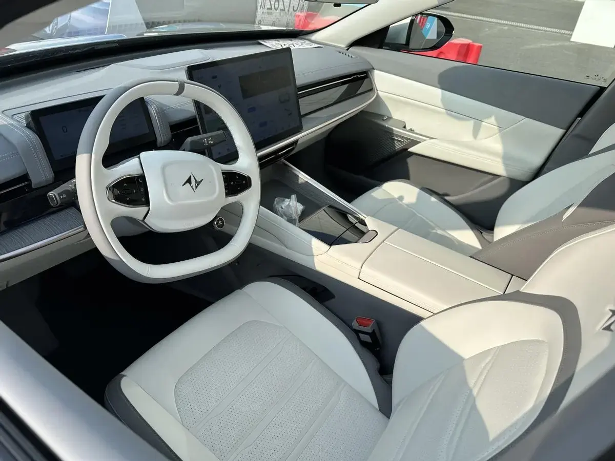 試駕東風eπ007 鋒芒畢露的“電動轎跑”