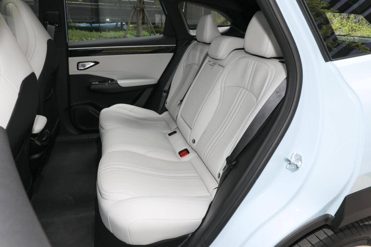 ef7d7d9752f63b09d7b6b1958c841cbb~2508x0