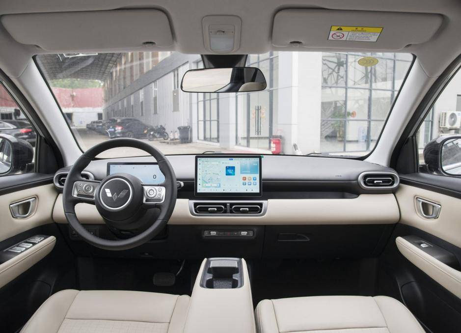 五菱繽果打開了小姐姐買車的心門,好看、好開、好便宜!