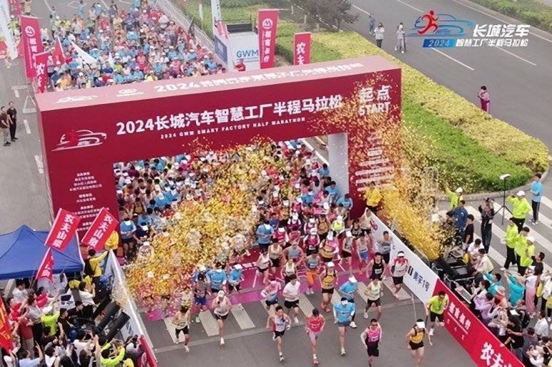 60歲的長城老板魏建軍率領(lǐng)大家一起吃驢火跑馬拉松,居然不累?