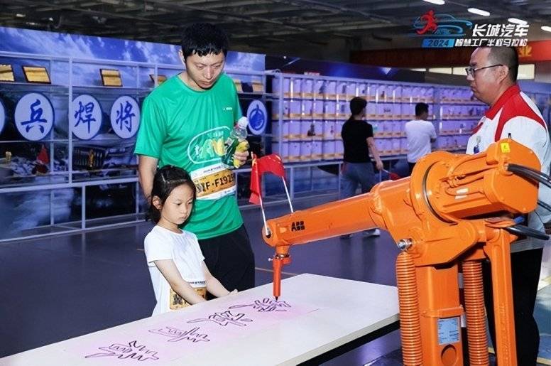 60歲的長城老板魏建軍率領(lǐng)大家一起吃驢火跑馬拉松,居然不累?