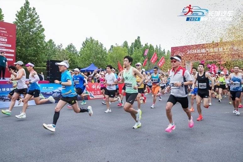 60歲的長城老板魏建軍率領(lǐng)大家一起吃驢火跑馬拉松,居然不累?