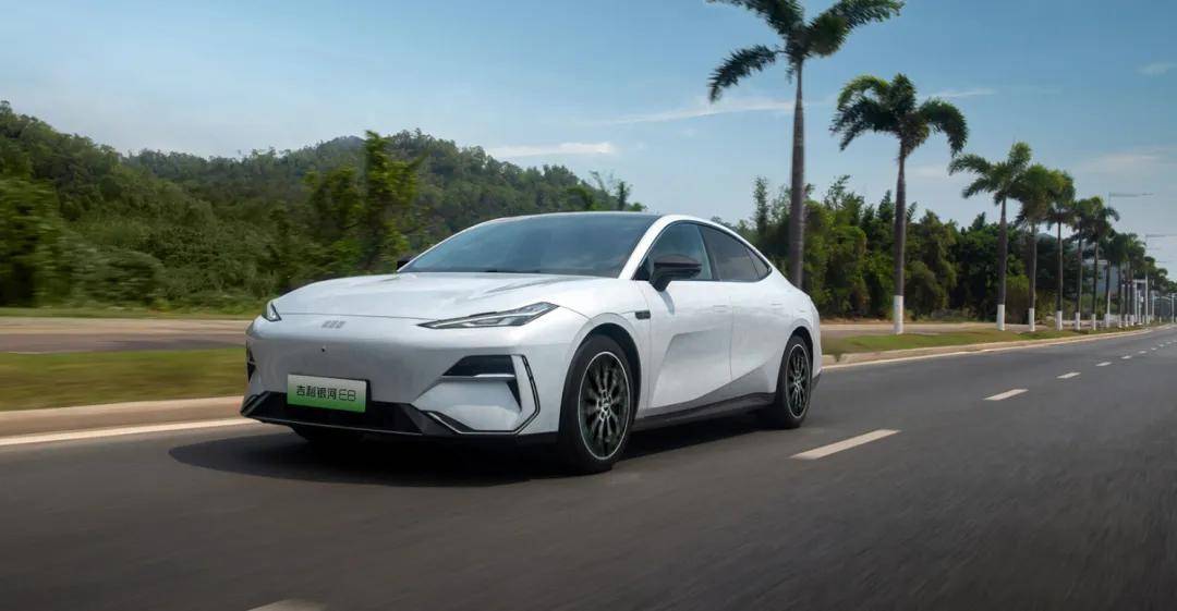 16.38萬低價開售,領克07 EM-P能打嗎?