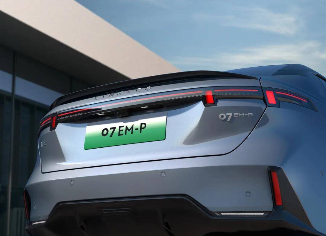 16.38萬低價開售,領克07 EM-P能打嗎?