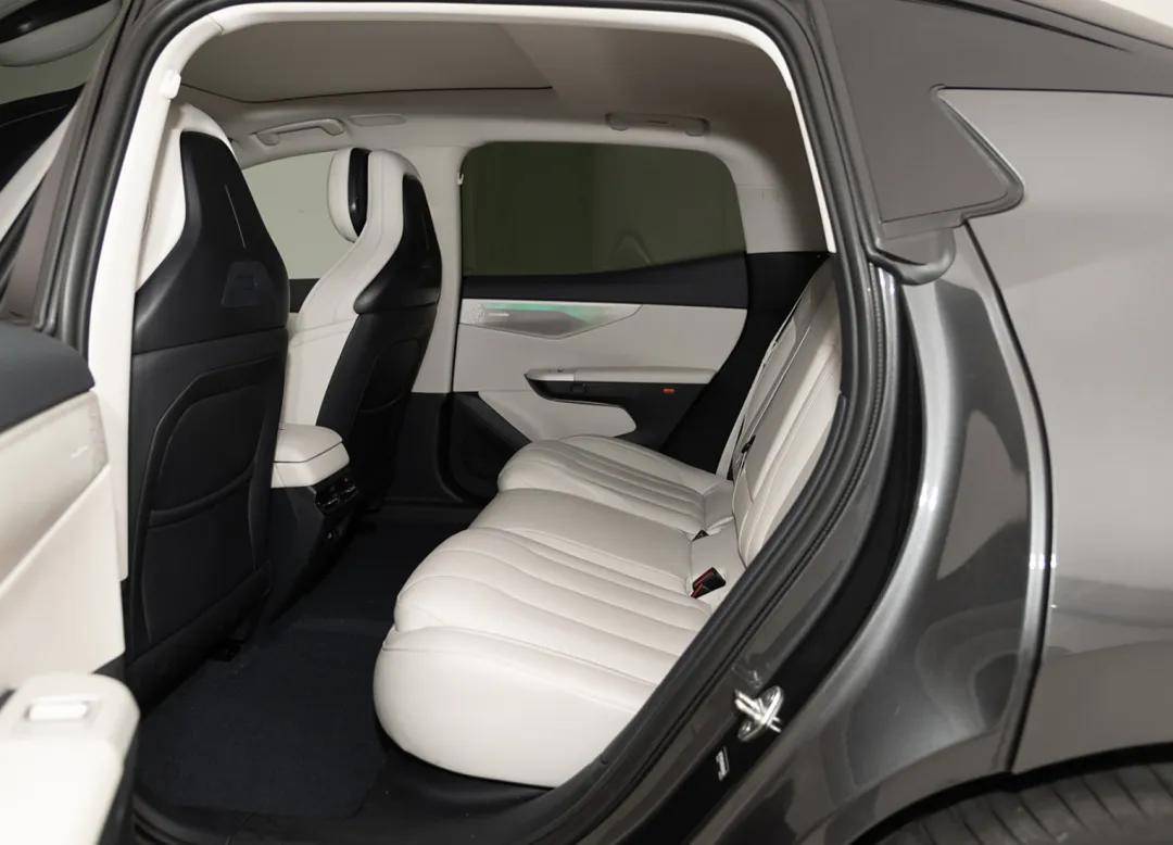 16.38萬低價開售,領克07 EM-P能打嗎?