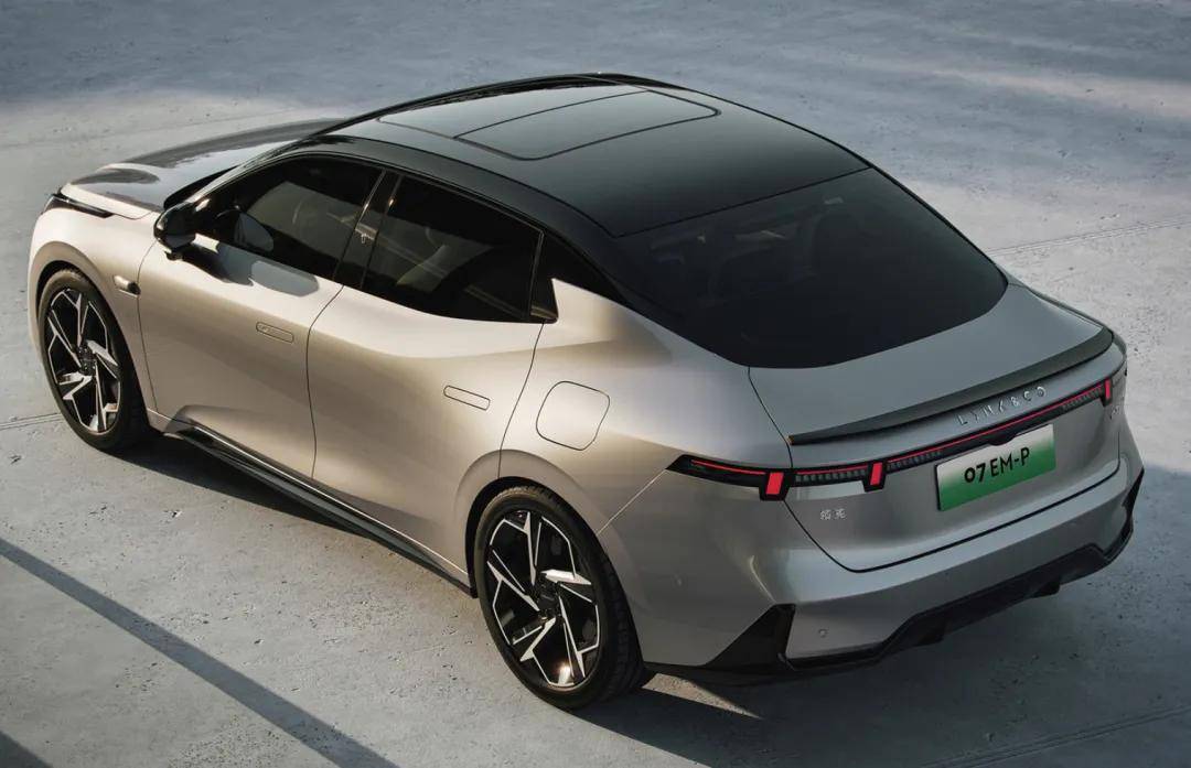 16.38萬低價開售,領克07 EM-P能打嗎?