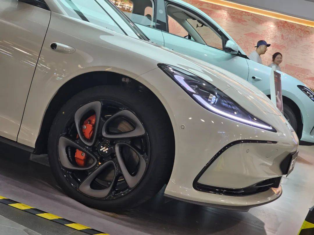 論產(chǎn)品力和定價(jià),智己L6沒(méi)理由賣不好啊!