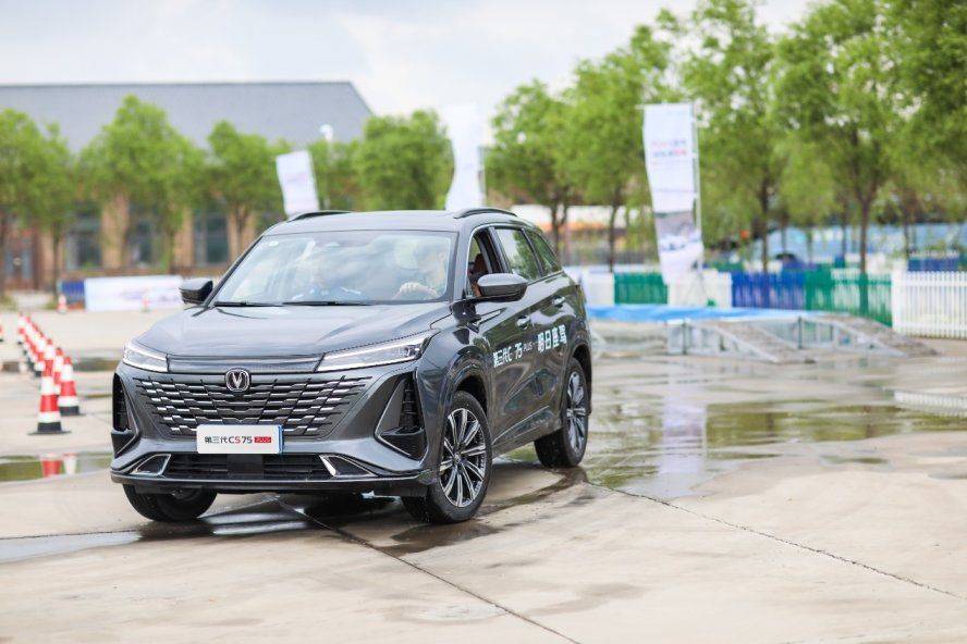 我可以買貴的,但不能買貴了!奔騰T90和長安CS75 PLUS怎么選?