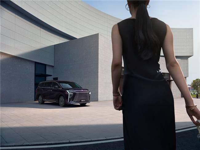 GL8之外,風行星海V9獨領風騷,30萬內盡顯自主豪華風范!