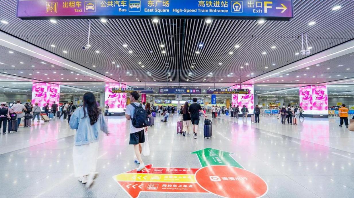 520愛滿全城“我在青島告白全球”浮山灣燈光秀浪漫上演