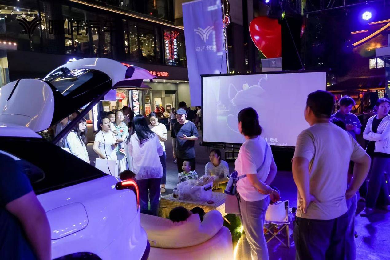 12.99萬元起售,哪吒L合肥站“掀桌上市”