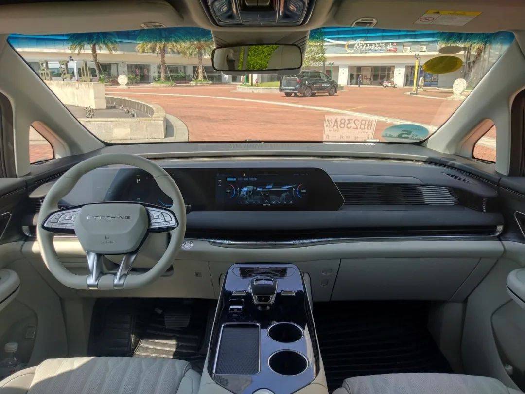 長續(xù)航、大空間 關(guān)鍵價格還不到20萬 試駕東風風行星海V9