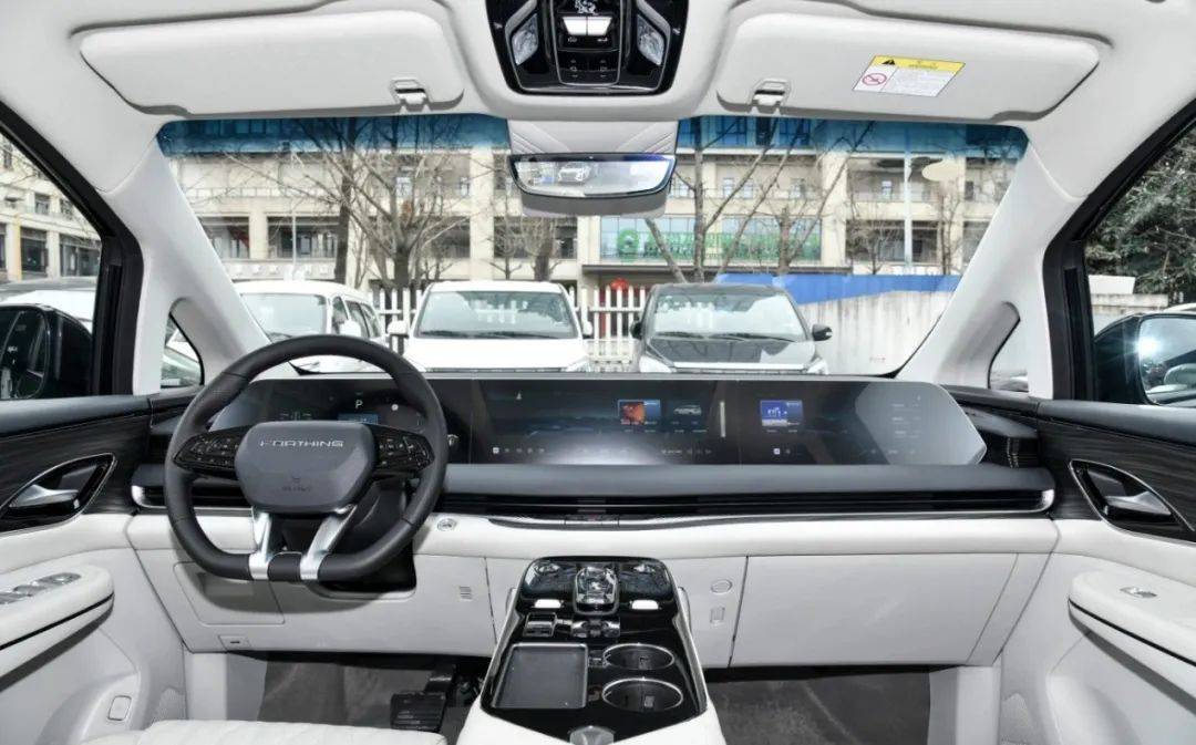 長續(xù)航、大空間 關(guān)鍵價格還不到20萬 試駕東風風行星海V9