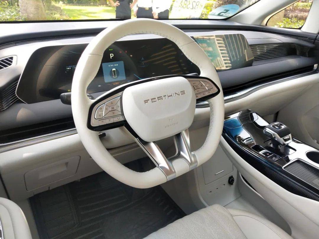 長續(xù)航、大空間 關(guān)鍵價格還不到20萬 試駕東風風行星海V9