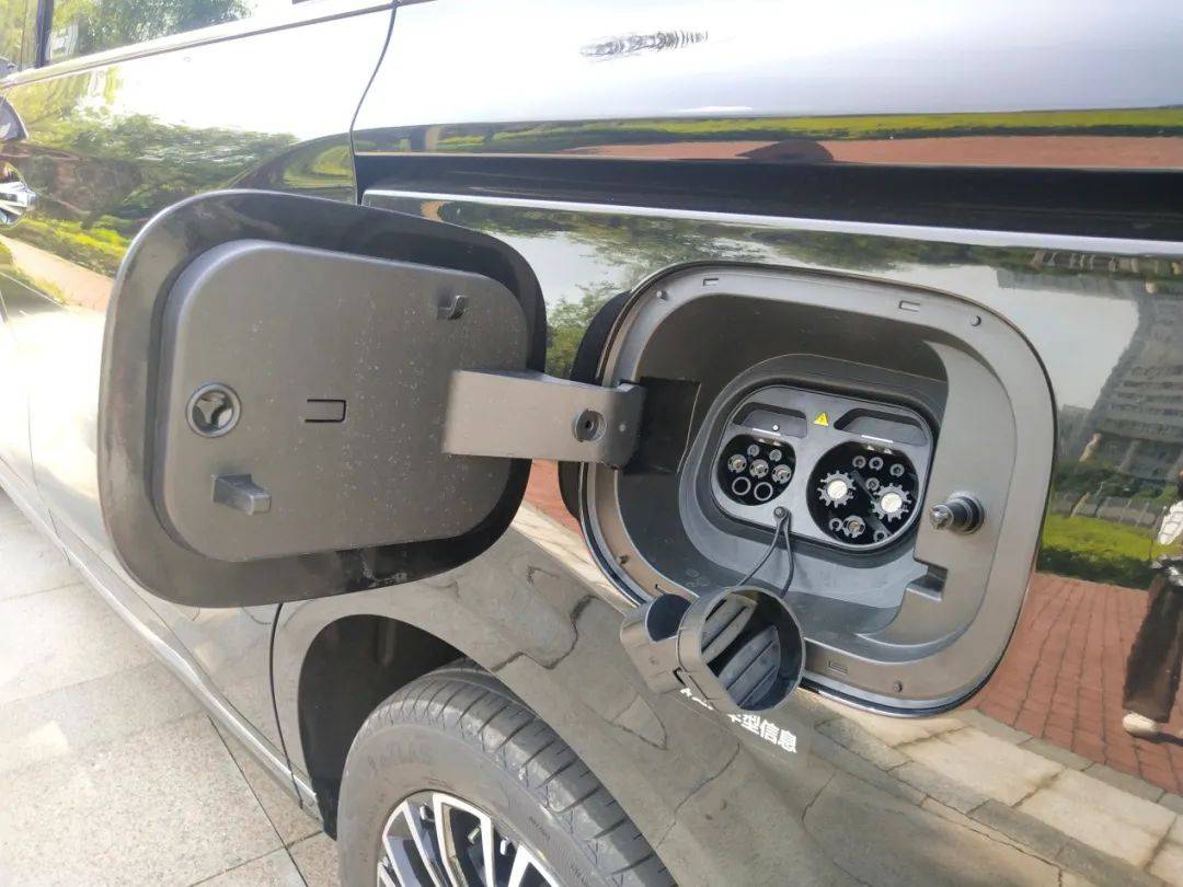 長續(xù)航、大空間 關(guān)鍵價格還不到20萬 試駕東風風行星海V9