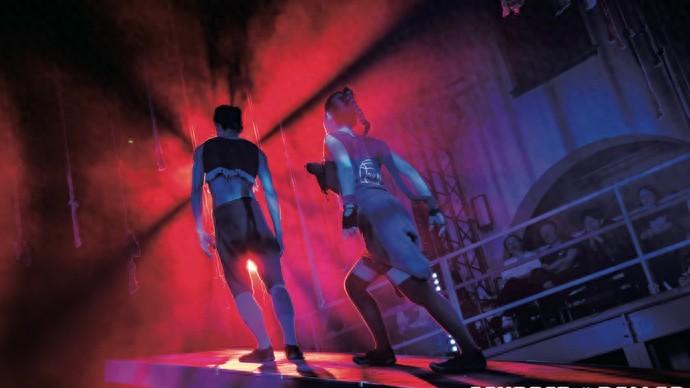 蹺蹺板上高歌,坐過山車演戲,劉令飛執(zhí)導(dǎo)《謀殺歌謠》在老鐘樓首演