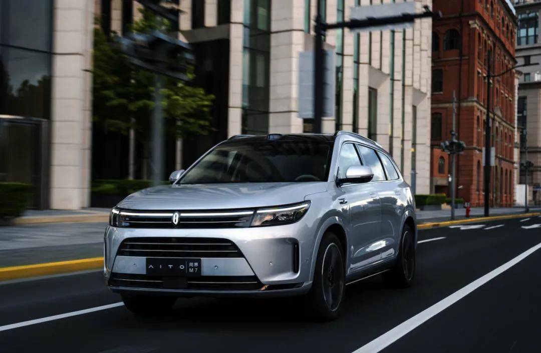 問界M7再煥新,能打贏理想L系列嗎?