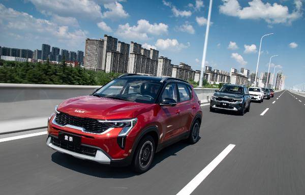 小型SUV智能標(biāo)桿!起亞索奈對(duì)比元Pro與繽果PLUS有優(yōu)勢(shì)嗎?