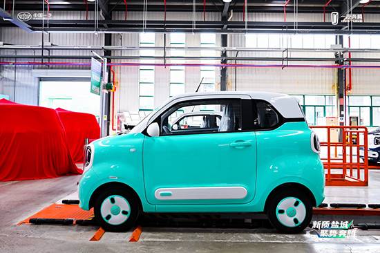 城市代步新寵 奔騰小馬于鹽城工廠量產(chǎn)下線