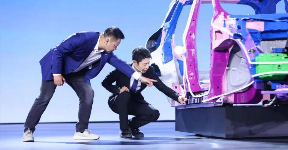 不斷向上的“新豪華” 風云T9全球上市