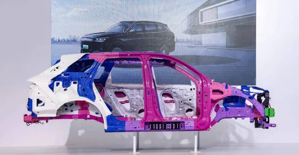 不斷向上的“新豪華” 風云T9全球上市