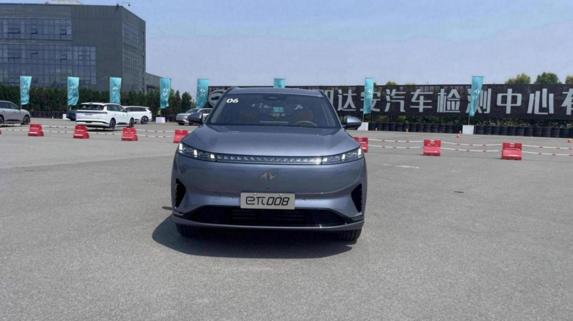 車長超5米比理想L8更大,東風奕派eπ008,6座布局配小桌板+“電視”