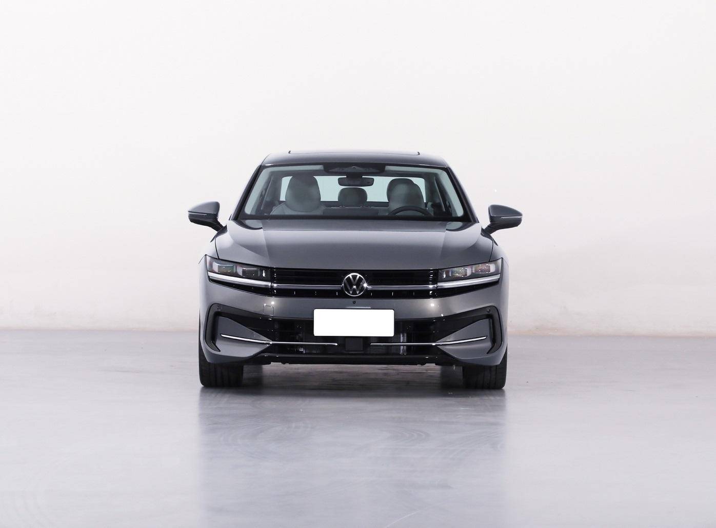 外觀很大氣,內飾配三塊屏+懷擋設計,全新大眾邁騰將上市