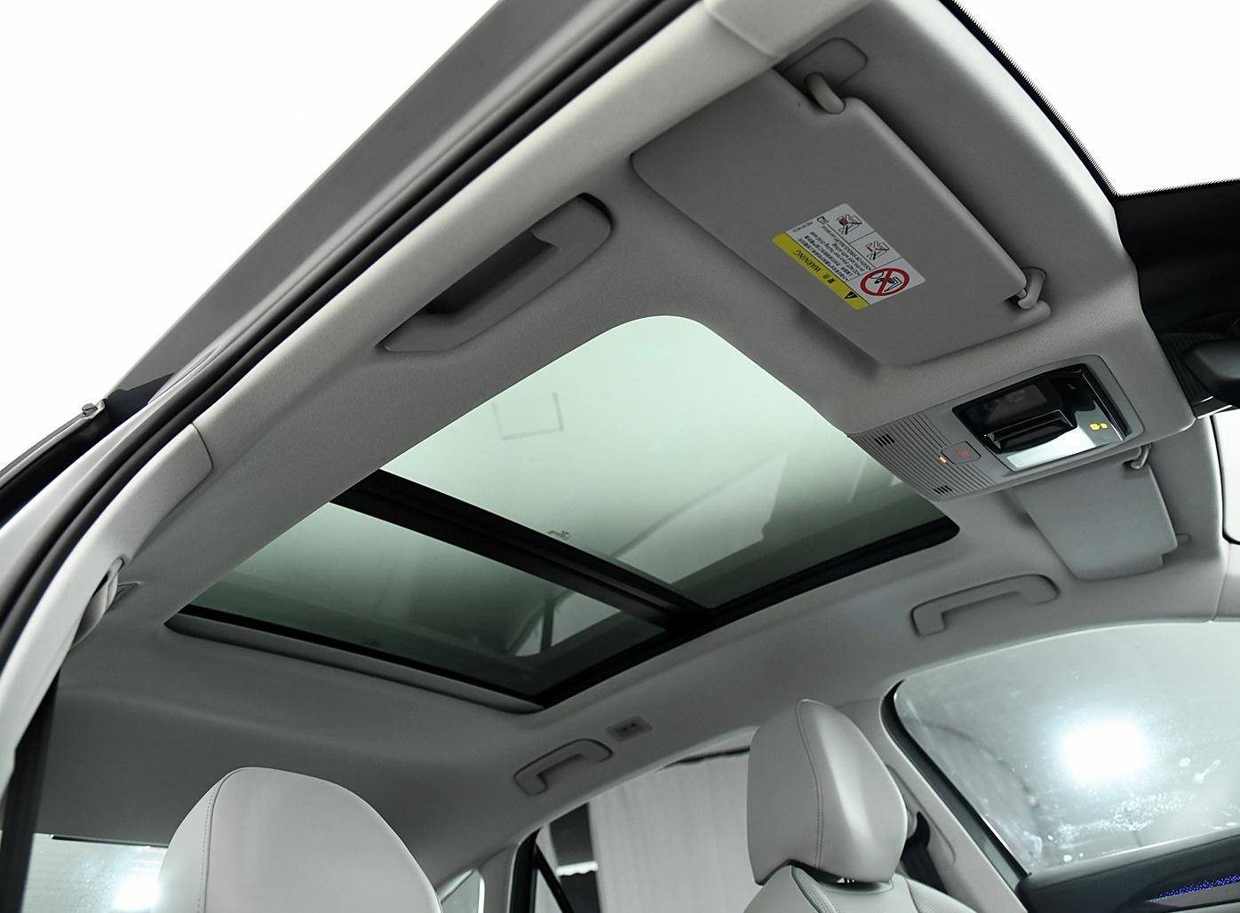 外觀很大氣,內飾配三塊屏+懷擋設計,全新大眾邁騰將上市