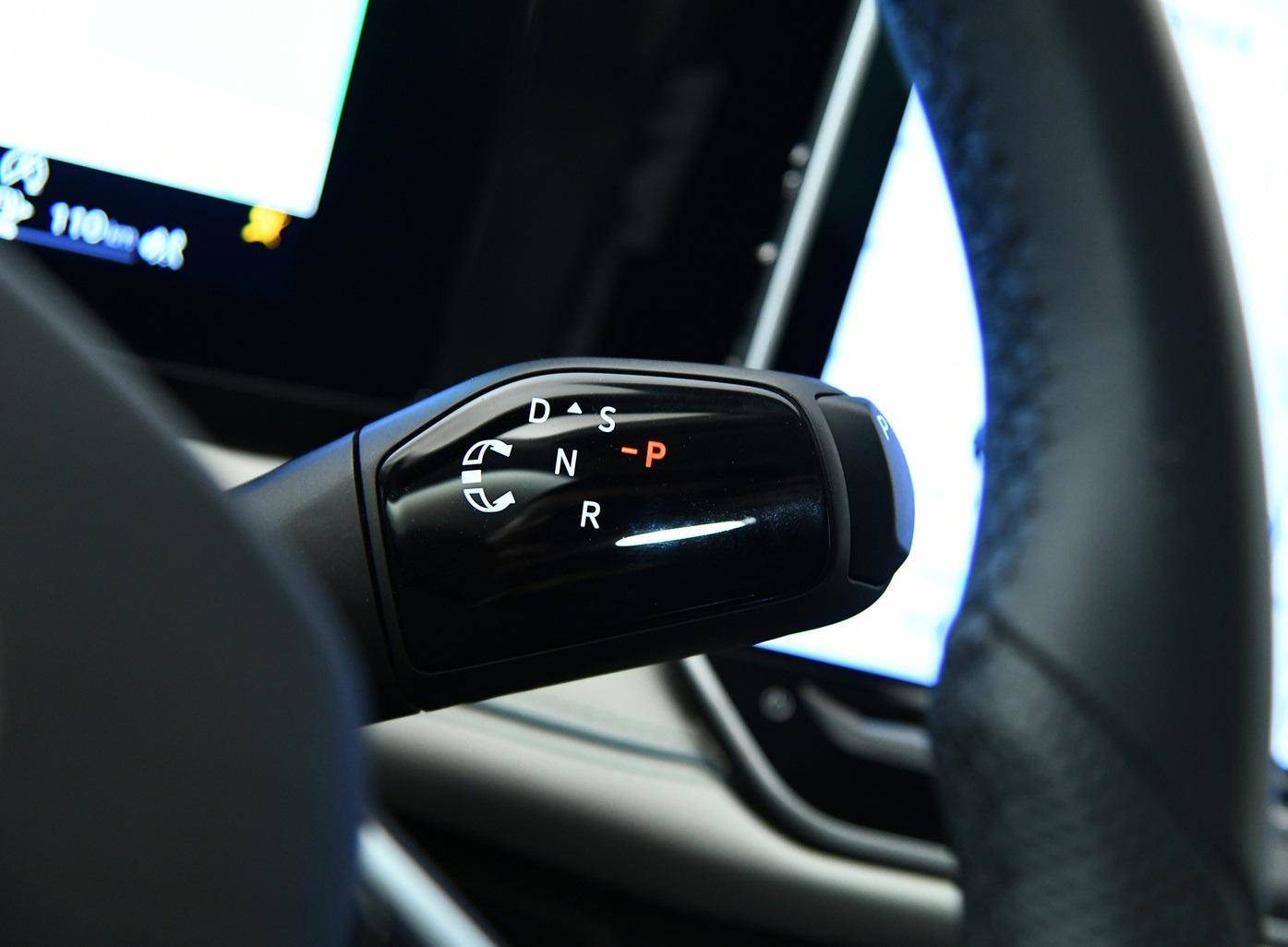 外觀很大氣,內飾配三塊屏+懷擋設計,全新大眾邁騰將上市