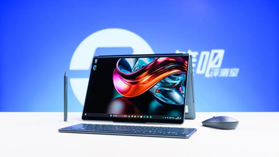 聊一款造型科幻的雙屏筆記本