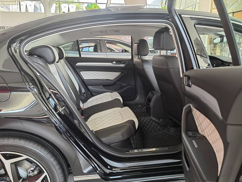 探店實拍:邁騰綜合優惠達5萬,新款6月上市,怎么選不虧?