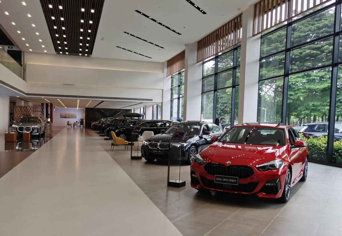 頂配近60萬落地,月銷1.5萬輛,問界M9到底賣給了誰?