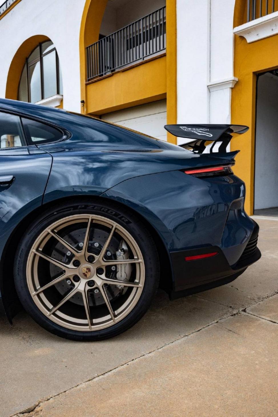 保時捷為TAYCAN推出兩款全新P ZERO輪胎