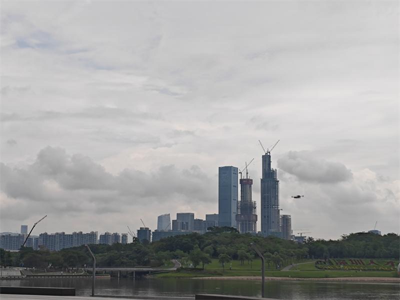 深圳首飛,小鵬匯天飛行汽車飛越深圳CBD