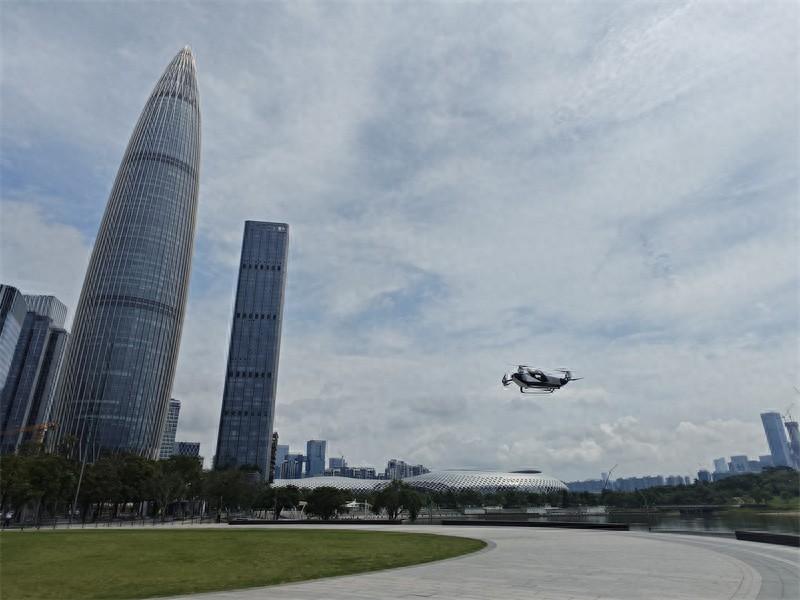 深圳首飛,小鵬匯天飛行汽車飛越深圳CBD