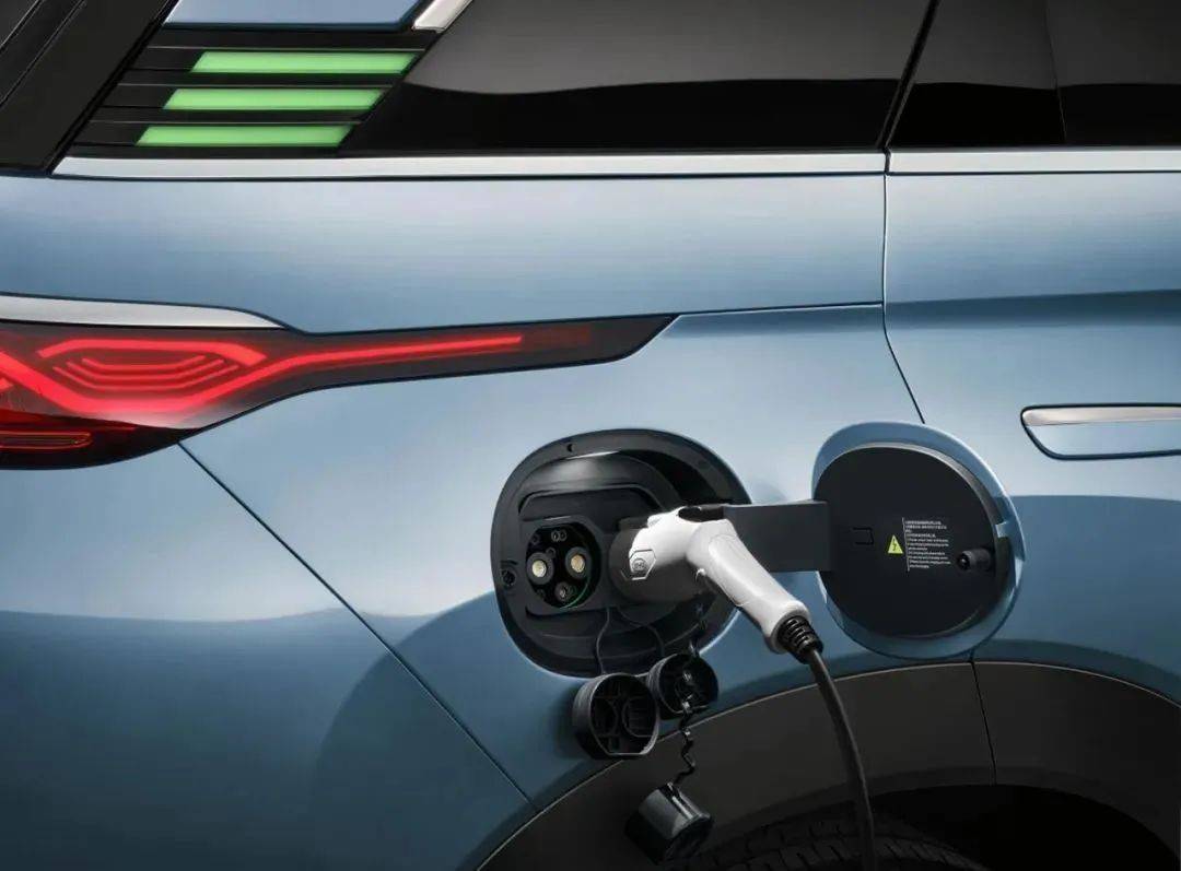 首次突破50%,新能源汽車迎來里程碑時刻!