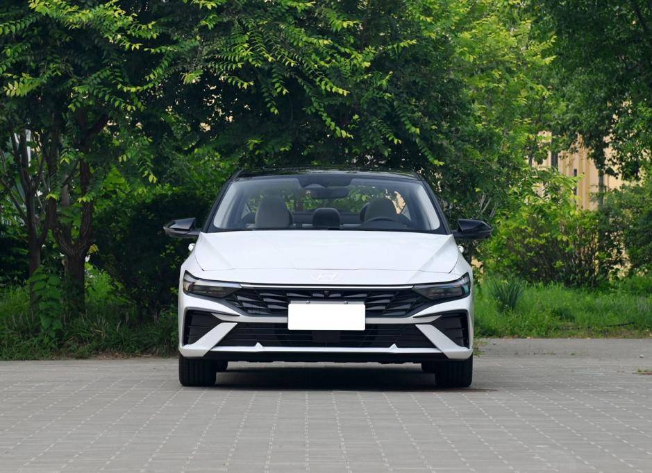 韓系車高顏值,伊蘭特造型好看,但配置卻沒太大優(yōu)勢