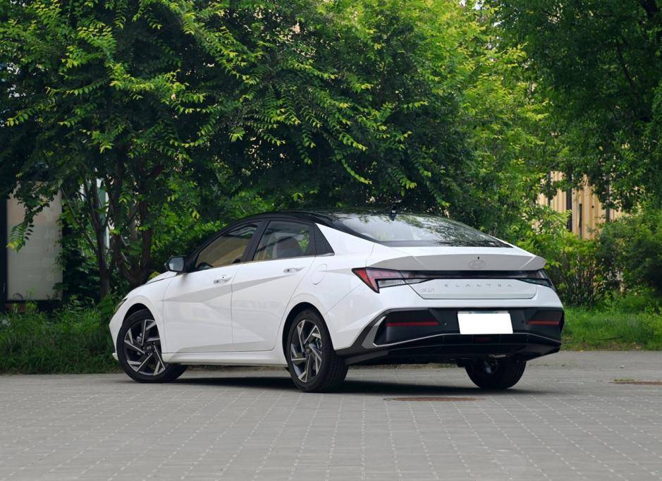 韓系車高顏值,伊蘭特造型好看,但配置卻沒太大優(yōu)勢