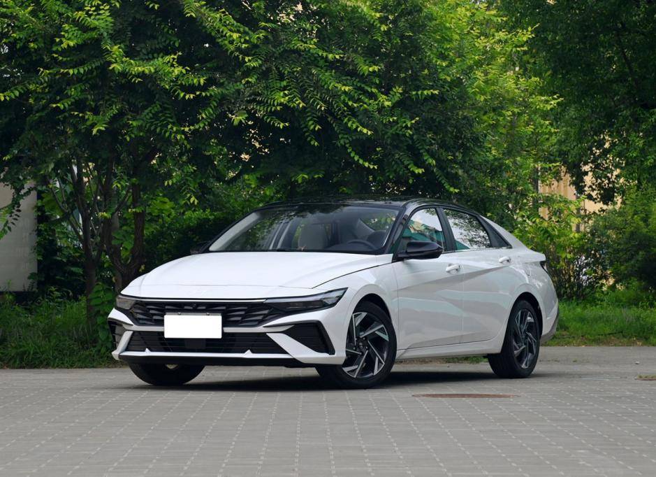 韓系車高顏值,伊蘭特造型好看,但配置卻沒太大優(yōu)勢