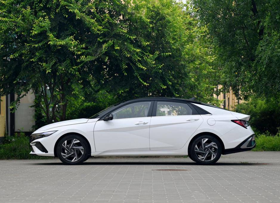 韓系車高顏值,伊蘭特造型好看,但配置卻沒太大優(yōu)勢