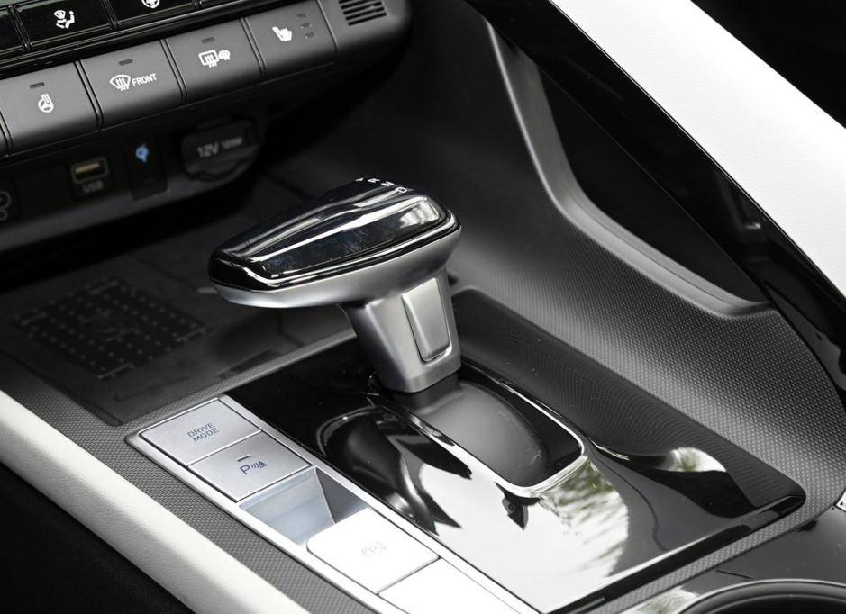 韓系車高顏值,伊蘭特造型好看,但配置卻沒太大優(yōu)勢